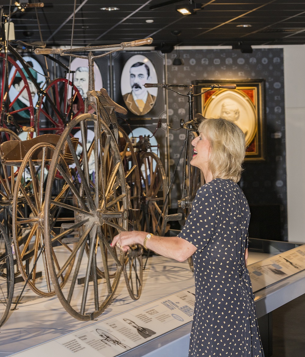 Lady Penny looking at the cycle gallery